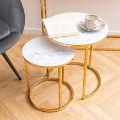 Fredriks Tables gigognes Katori II (lot de 2) - Verre / Métal - Imitation marbre blanc / Doré 14 Fredriks Tables gigognes Katori II (lot de 2) - Verre / Métal - Imitation marbre blanc / Doré -Meubles de salon Soldes 1000330559 220208 14494500021 MOOD DETAILS P000000001000330559 mood