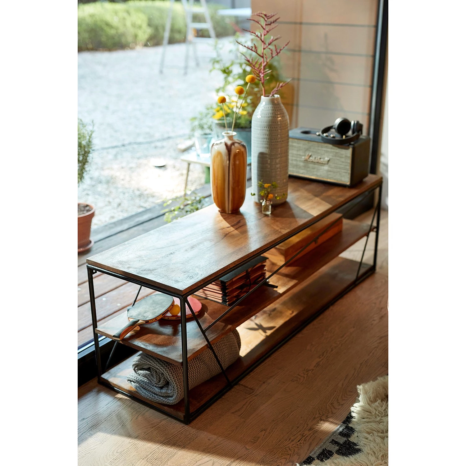 Tom Tailor Meuble TV Piketon - Manguier massif / Aluminium - Manguier / Noir 4 Tom Tailor Meuble TV Piketon - Manguier massif / Aluminium - Manguier / Noir – Image 2