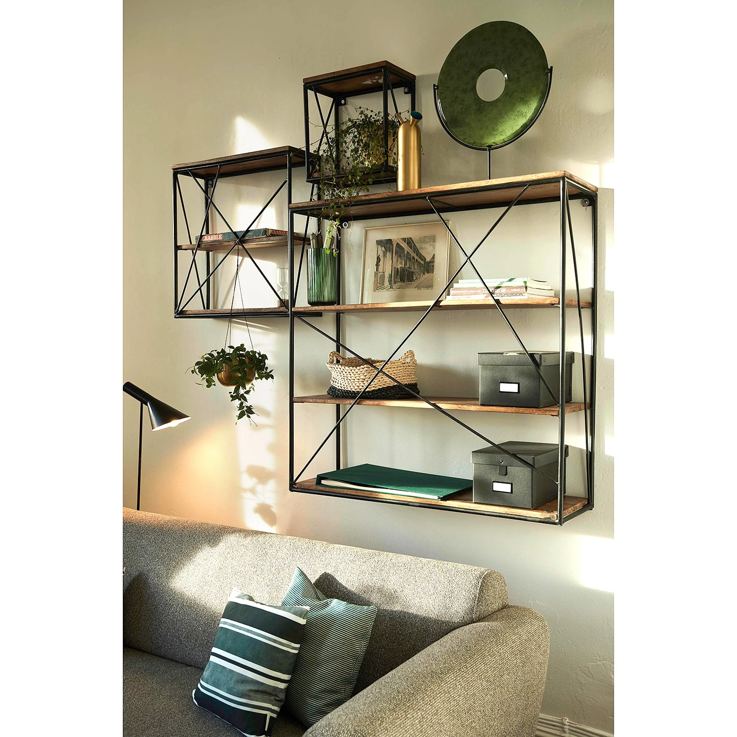 Tom Tailor Étagère murale Piketon II - Manguier massif / Aluminium - Manguier / Noir 4 Tom Tailor Étagère murale Piketon II - Manguier massif / Aluminium - Manguier / Noir – Image 2