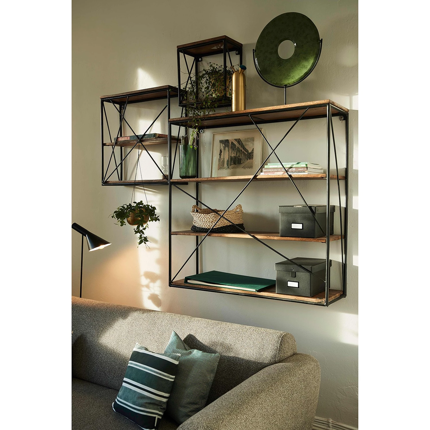 Tom Tailor Étagère murale Piketon IV - Manguier massif / Aluminium - Manguier / Noir 4 Tom Tailor Étagère murale Piketon IV - Manguier massif / Aluminium - Manguier / Noir – Image 2