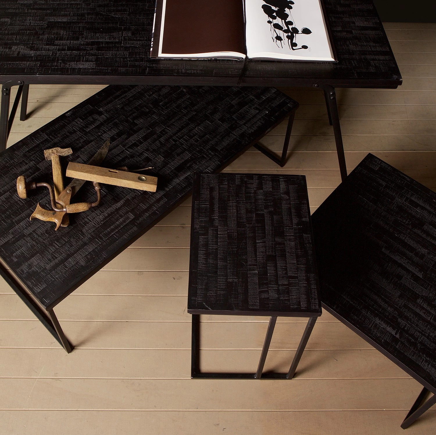 Red Living Bout de canapé Rickman - Teck massif / Métal - Teck noir / Noir 4 Red Living Bout de canapé Rickman - Teck massif / Métal - Teck noir / Noir – Image 2