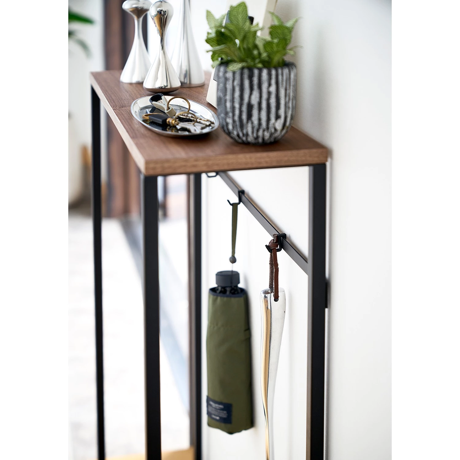 Yamazaki Console Tower - Frêne massif / Métal - Noir 9 Yamazaki Console Tower - Frêne massif / Métal - Noir – Image 7