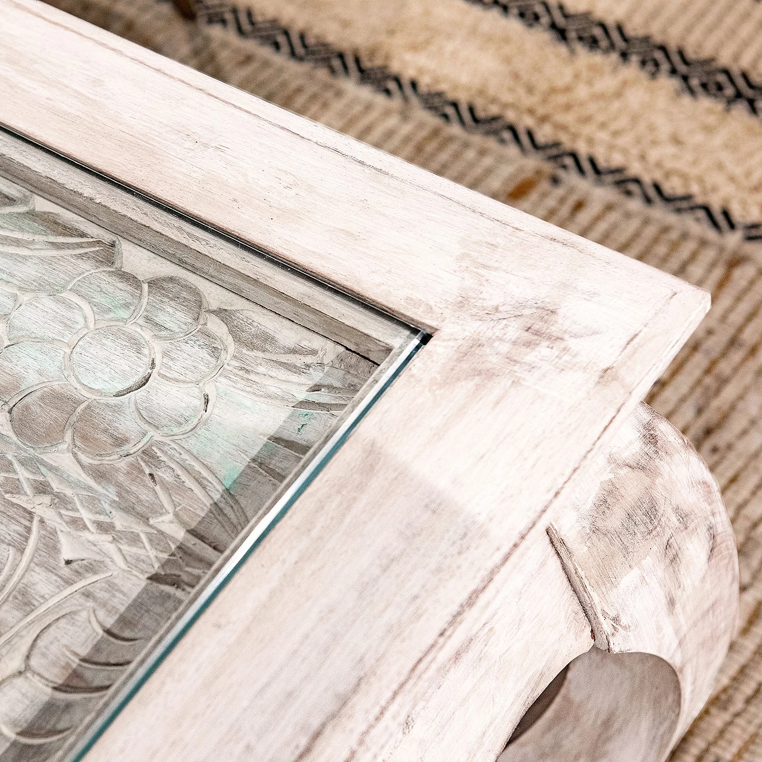 Ridgevalley Table basse Missoula - Verre / Manguier massif - Blanc vintage 5 Ridgevalley Table basse Missoula - Verre / Manguier massif - Blanc vintage – Image 3