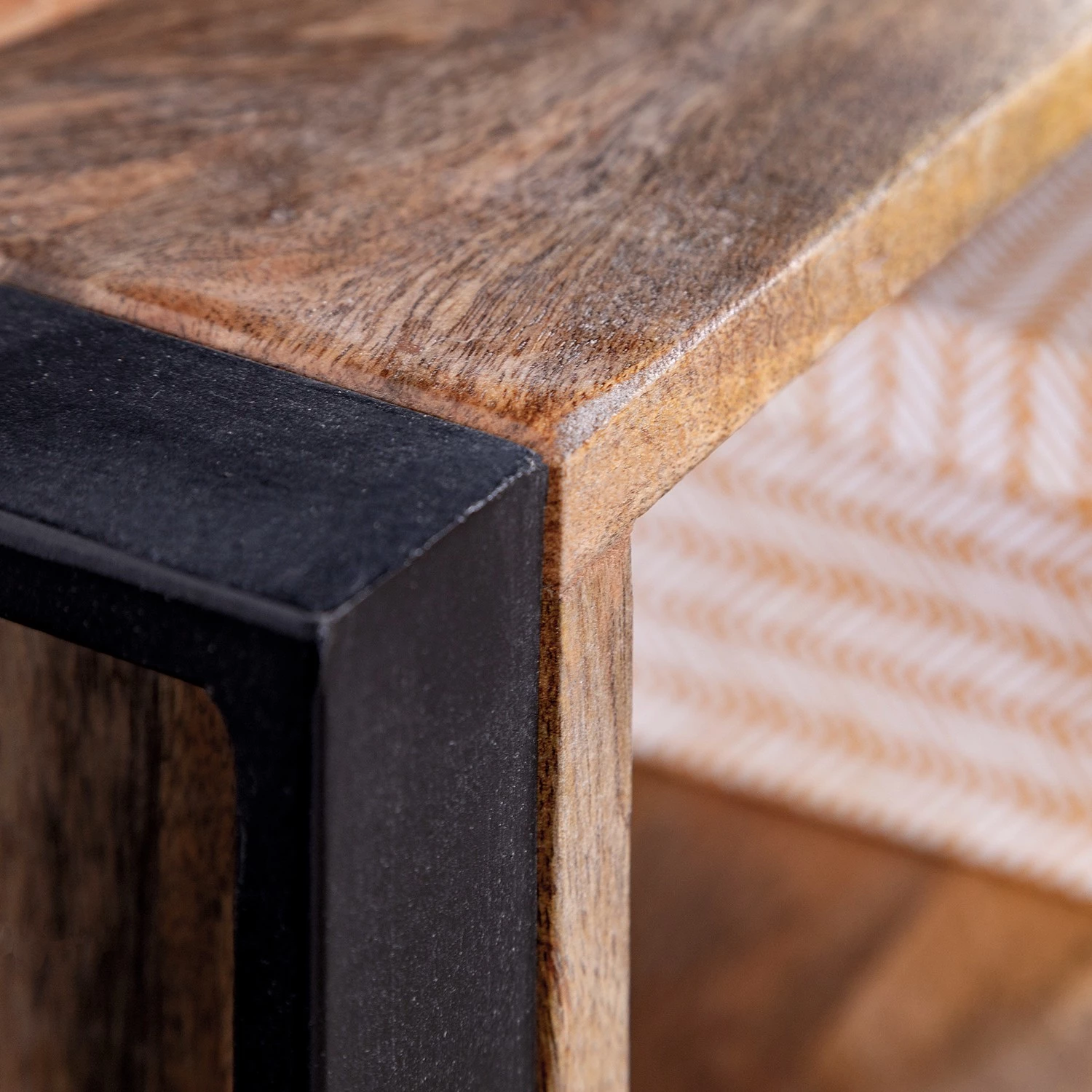 Red Living Meuble TV Vallentuna - Manguier massif / Métal - Manguier / Noir 11 Red Living Meuble TV Vallentuna - Manguier massif / Métal - Manguier / Noir – Image 9