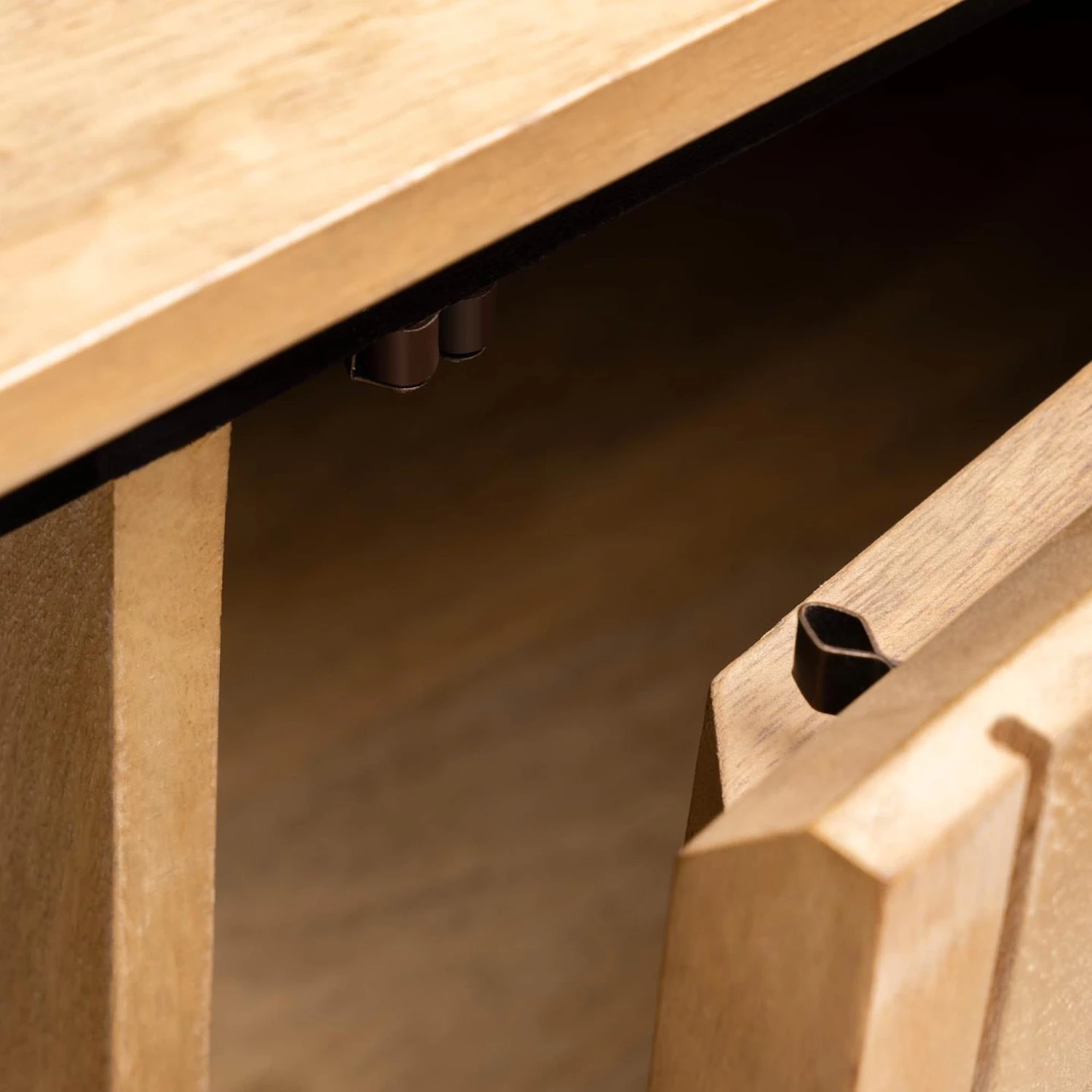 Red Living Buffet Lusaka - Manguier massif 15 Red Living Buffet Lusaka - Manguier massif – Image 13