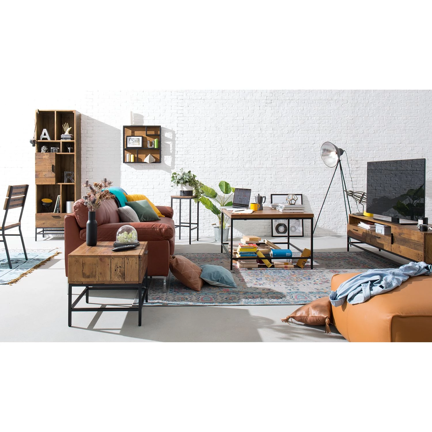 Ars manufacti Table d’appoint Grasby - Pin recyclé / Métal - Pin foncé / Noir 4 Ars manufacti Table d’appoint Grasby - Pin recyclé / Métal - Pin foncé / Noir – Image 2