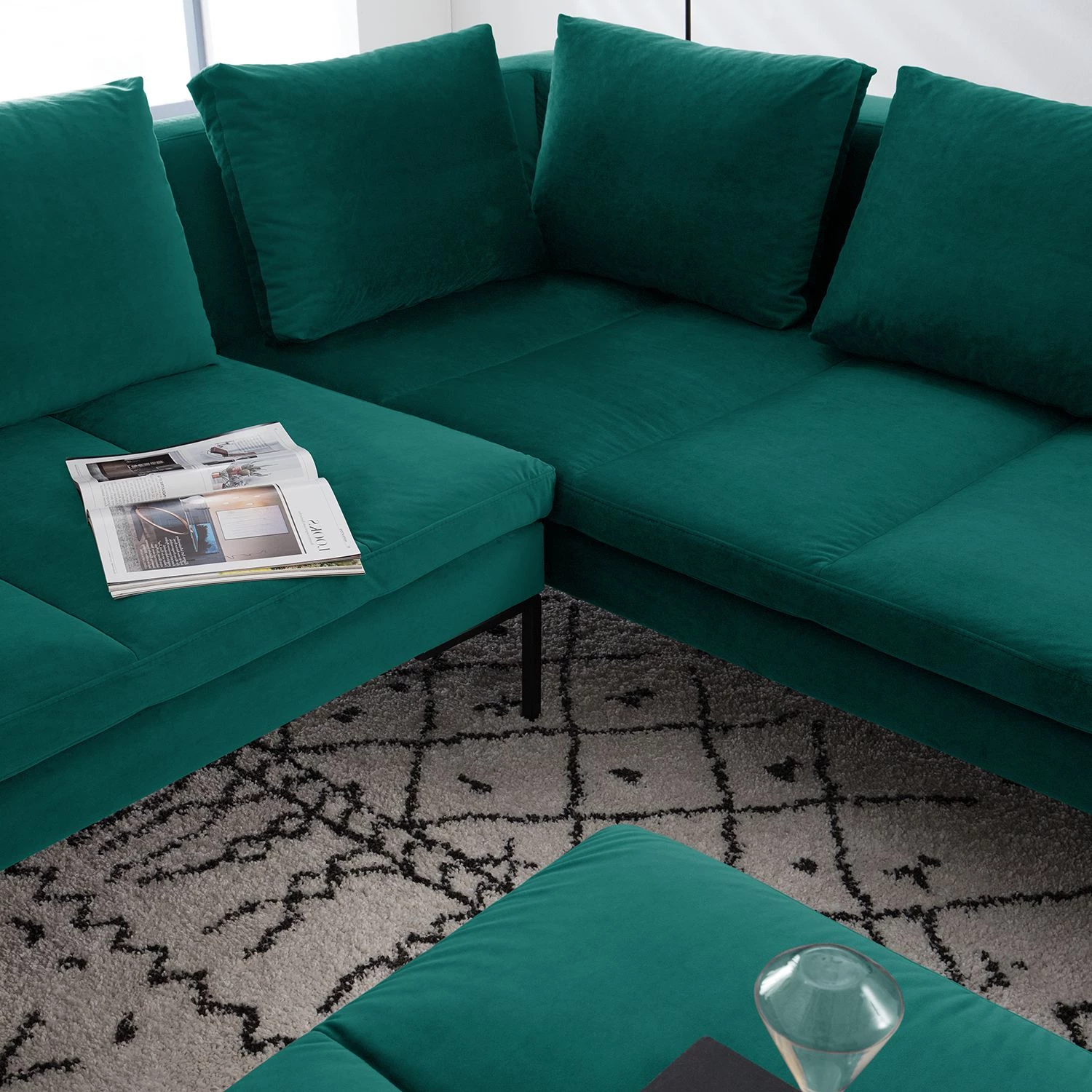 Studio Copenhagen Canapé d’angle Madison II - Velours Shyla: Pétrol - Angle à gauche (vu de face) 9 Studio Copenhagen Canapé d’angle Madison II - Velours Shyla: Pétrol - Angle à gauche (vu de face) – Image 7