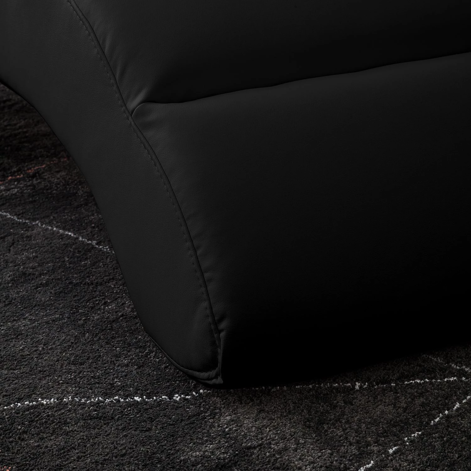 Fredriks Chaise longue de relaxation Califfo - Cuir synthétique noir 8 Fredriks Chaise longue de relaxation Califfo - Cuir synthétique noir – Image 6