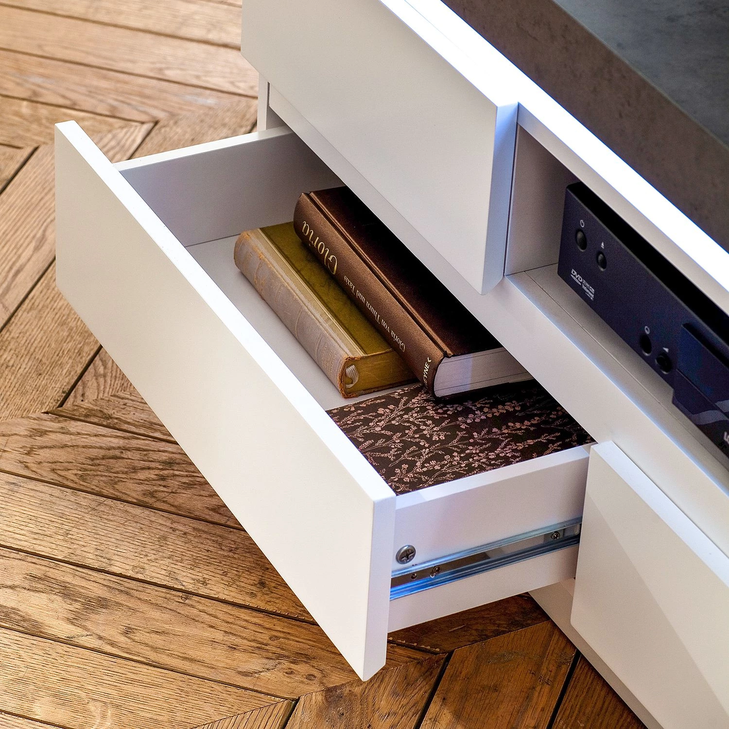 Fredriks Meuble TV Namona II - Éclairage inclus - Imitation béton / Blanc 14 Fredriks Meuble TV Namona II - Éclairage inclus - Imitation béton / Blanc – Image 12