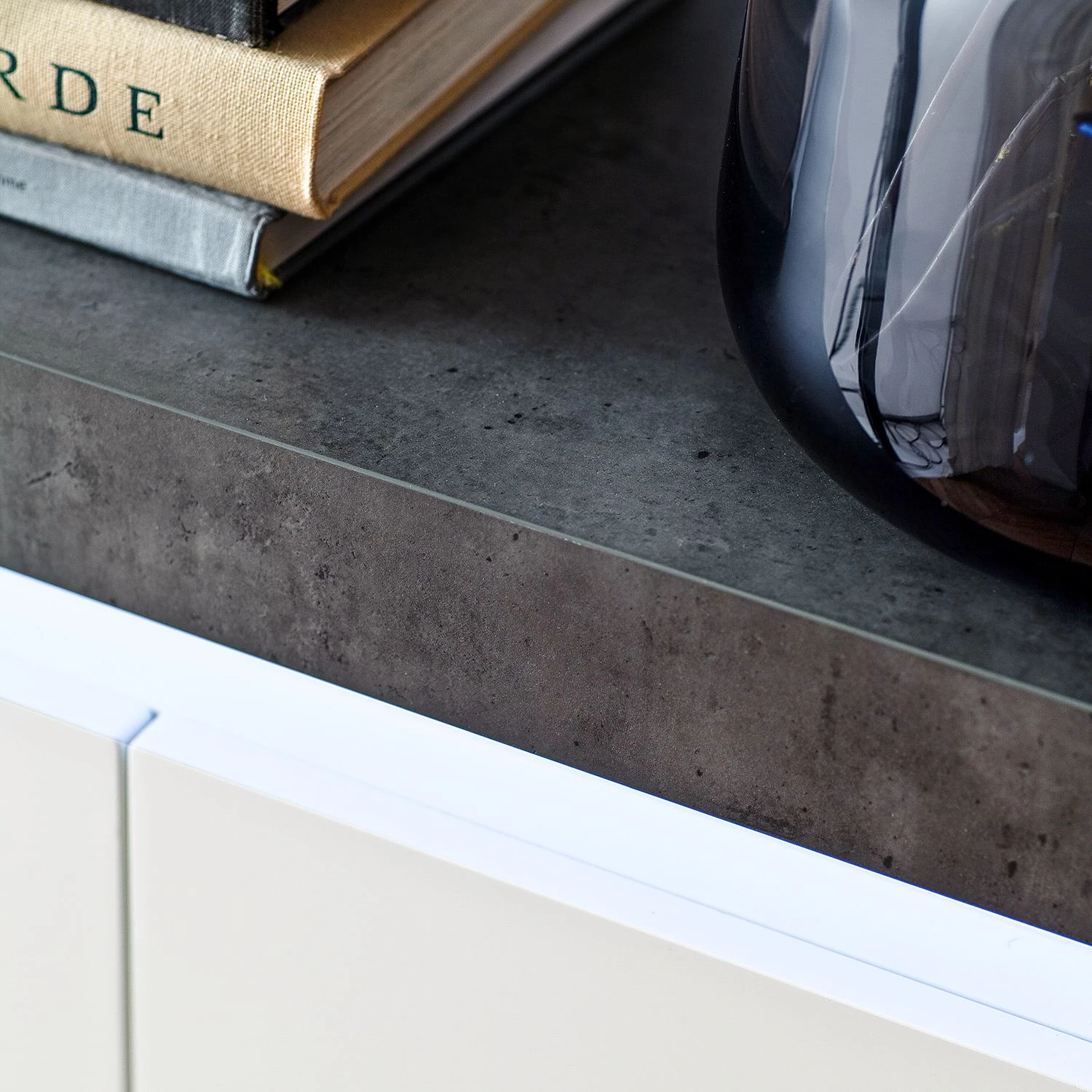 Fredriks Meuble TV Namona II - Éclairage inclus - Imitation béton / Blanc 15 Fredriks Meuble TV Namona II - Éclairage inclus - Imitation béton / Blanc – Image 13